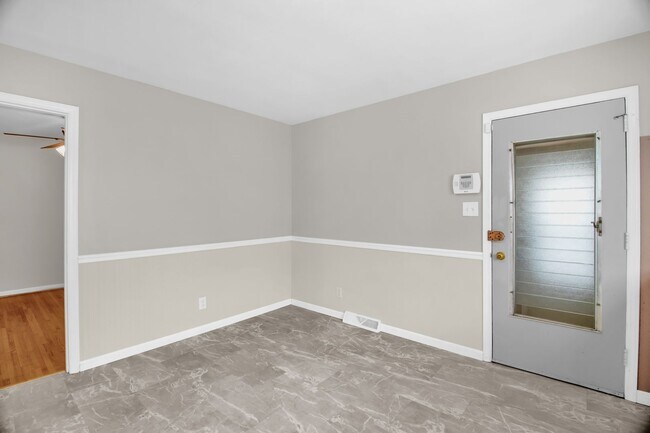 Building Photo - Cute 3 bedroom, 1 bathroom in High Point