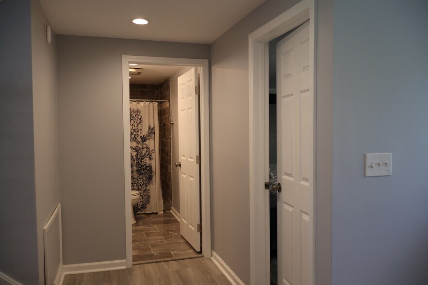 Building Photo - 3497 Castleton Hl