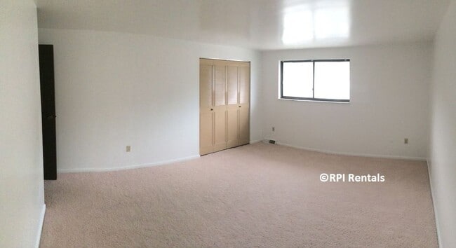Building Photo - Shaler 2 Bedroom Townhouse