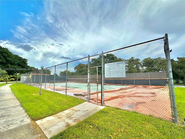 Building Photo - 8051 S Colony Cir