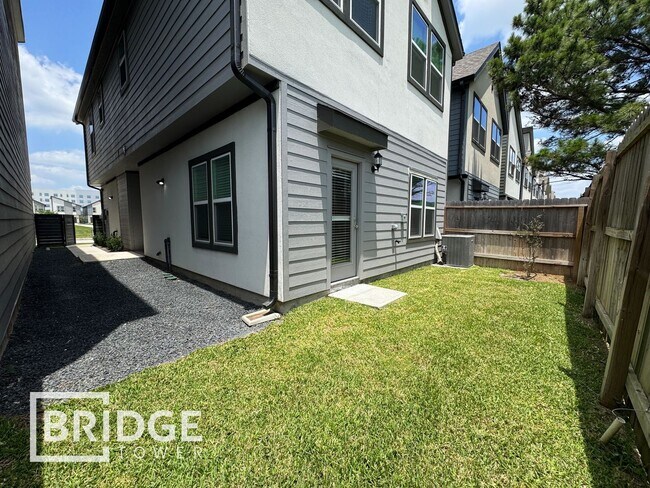 Building Photo - 430 S Centro Cir