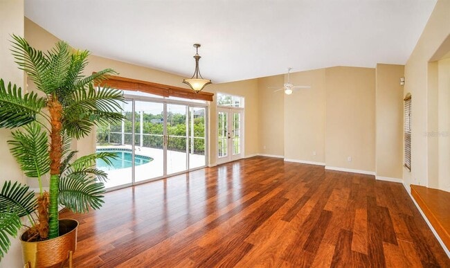 Building Photo - 357 Fairway Pointe Cir