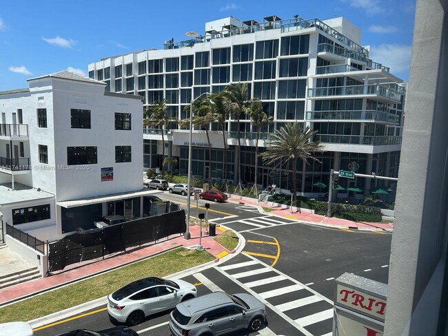 Building Photo - 2899 Collins Ave