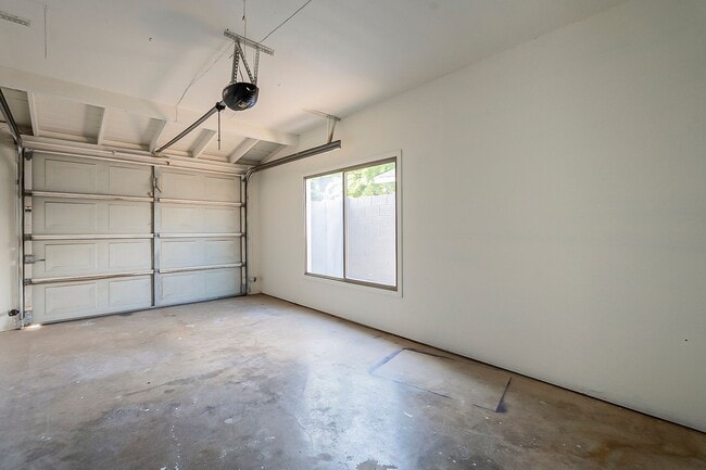 Building Photo - Updated home in Chandler!