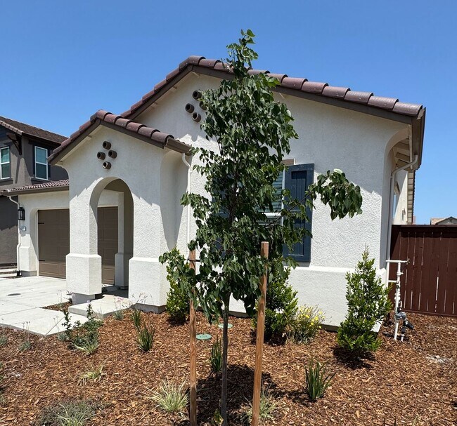 Building Photo - Three Bedroom, Two Bath Single-Story Canyon Solar Home in Folsom SEE VIDEO