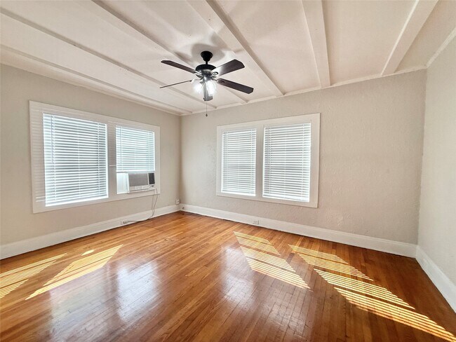 Building Photo - 3920 Fannin St