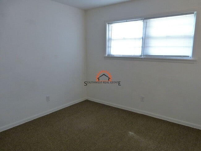Building Photo - Cute 3 bedroom home with a 1 car garage.