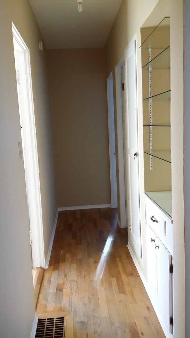 Building Photo - Occupied, do not disturb tenants. Barge-Chestnut Historic District Craftsman 2br 2ba home, with a...