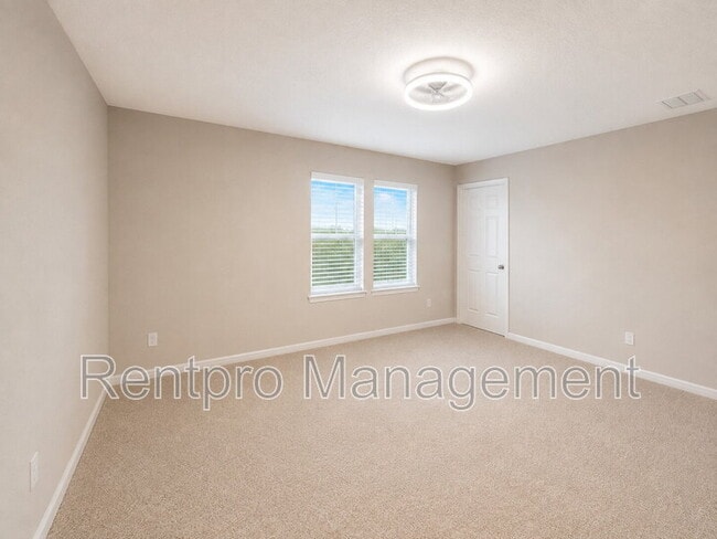 Building Photo - 13029 Oak Hill Way