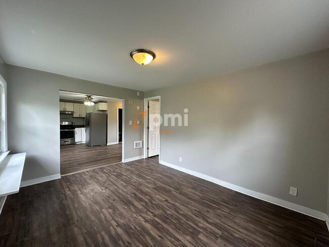 Building Photo - 5030 W Ridge Rd