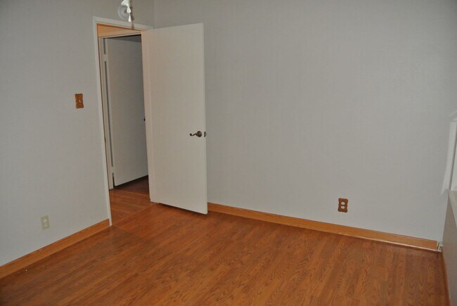Building Photo - 2116 Manzanita Way