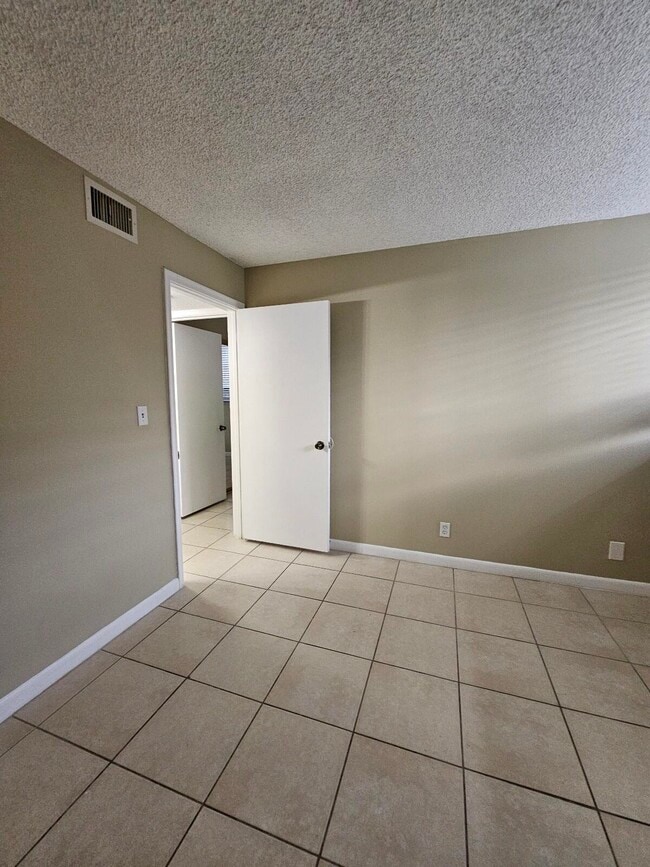 Building Photo - 1720 N Congress Ave