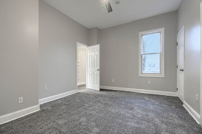 Building Photo - 4012 Fernhill Ave