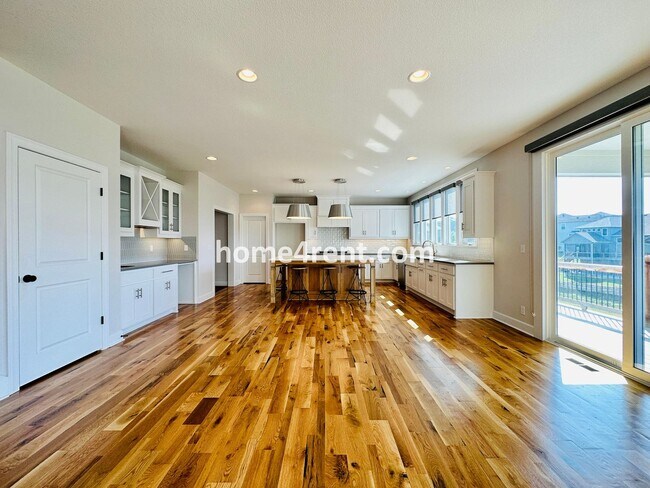 Building Photo - Exceptional Olathe Home in the Cedar Creek Subdivision w/ Wood Floors and a Finished Basment!