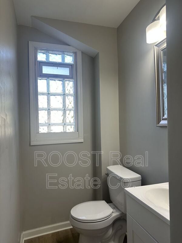 Building Photo - 480-482 E. Markison Avenue