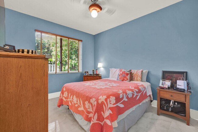 Building Photo - Elegant 4-Bedroom Pool Home in Exclusive G...