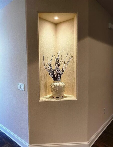 Building Photo - 9167 Tara Cir