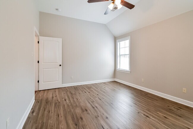 Building Photo - 7393 Brentridge Dr