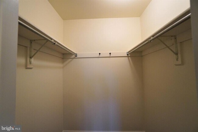 Building Photo - 458 Country Club Dr
