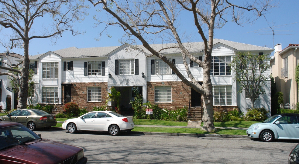 Building Photo - 9933 Robbins Dr