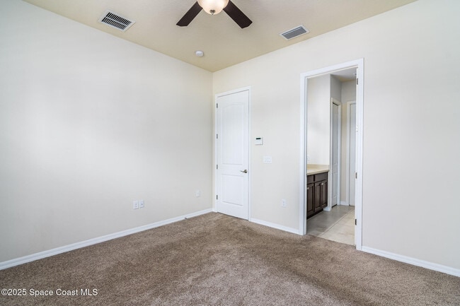 Building Photo - 3325 Sedge Dr