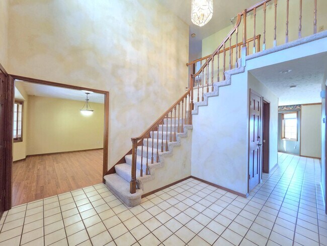 Building Photo - $3,800 - 5 Bed / 4 Baths Stunning Northwood Home with Views