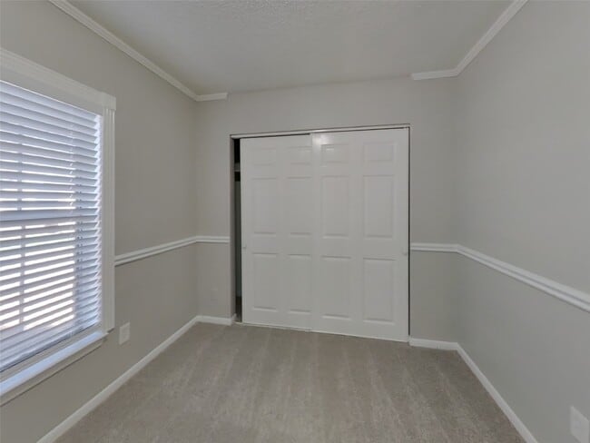 Building Photo - 18139 Lake Bend Dr