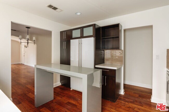 Building Photo - 8561 Rugby Dr