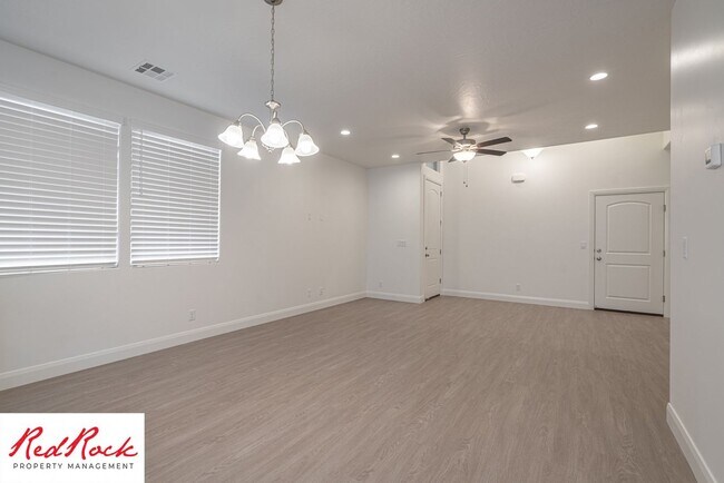 Building Photo - 3 Bedroom Single-Level Home In Quiet St. G...