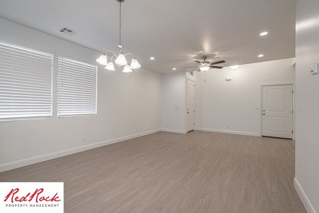 Building Photo - St. George 3 Bedroom Single-Level Home–$30...