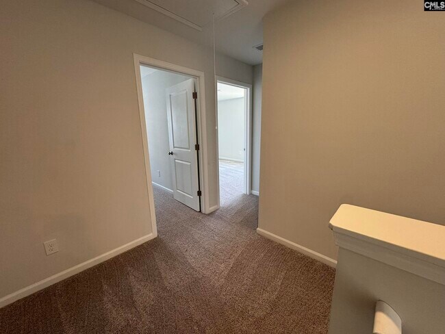 Building Photo - 3081 Hallsdale Dr
