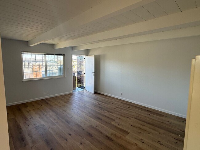 Building Photo - 5300 School St