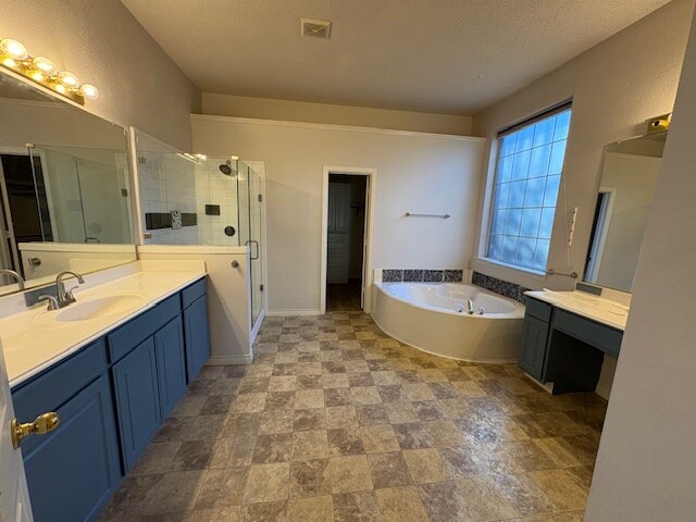 Building Photo - 4441 English Oak Dr