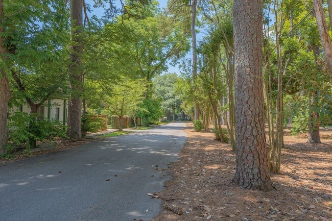 Building Photo - 326 Sumter St SE