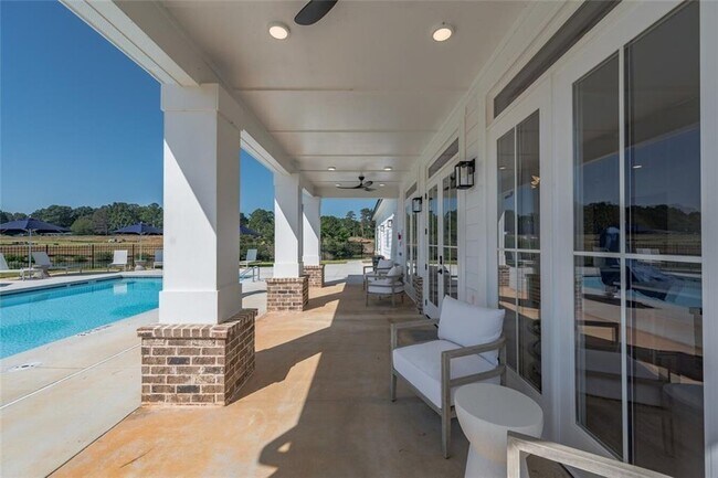 Building Photo - 10 American Ave