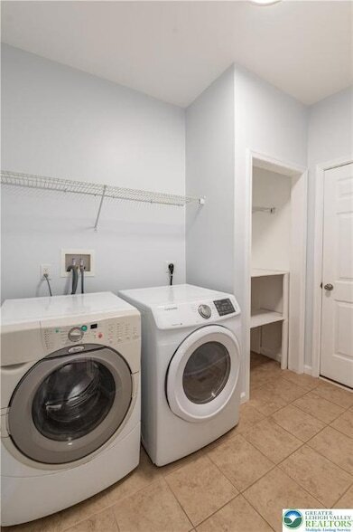 Building Photo - 835 Spring White Dr