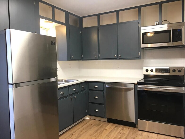 Building Photo - 4821 Valley Dale Dr SW