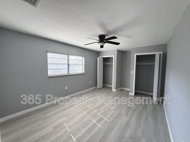 Building Photo - 3028 Clewiston St