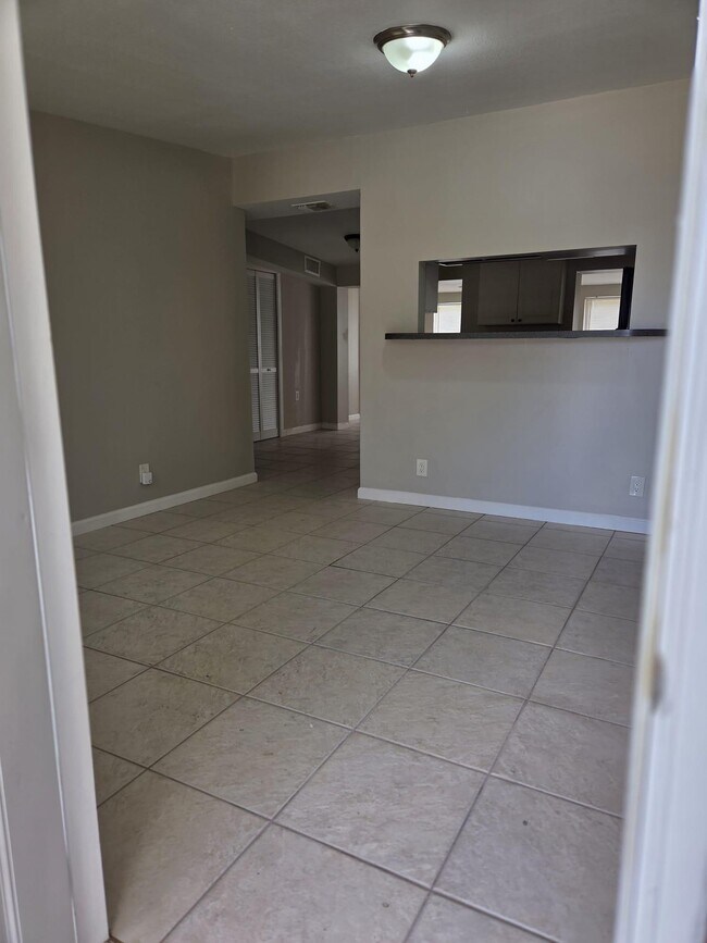 Building Photo - 3818 Everglades Rd