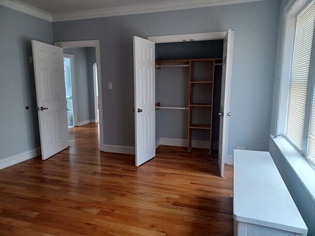 Building Photo - 5735 N Kimball Ave