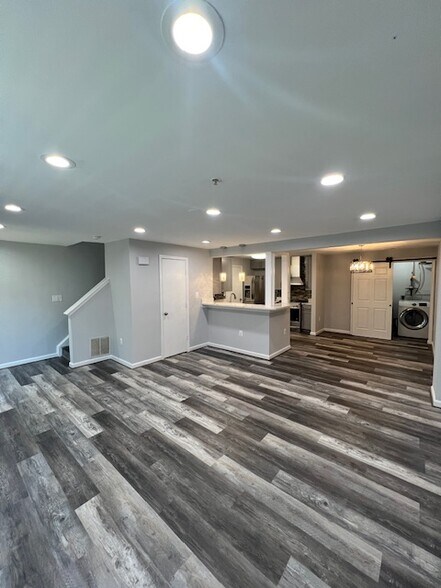 Building Photo - 4801 Waltonshire Cir