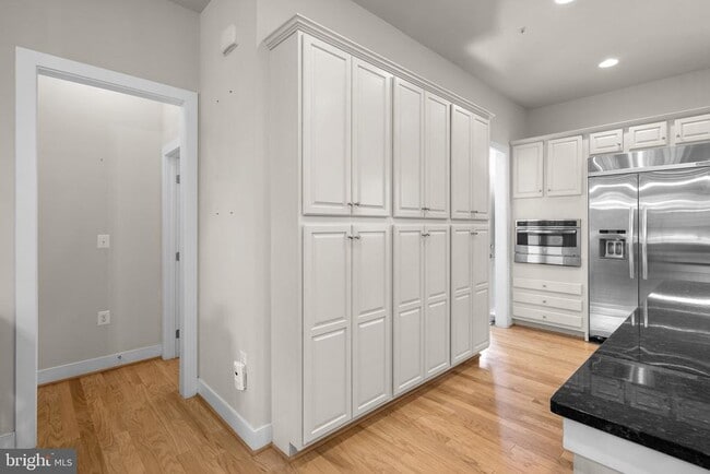 Building Photo - 711 McKenzie Ave