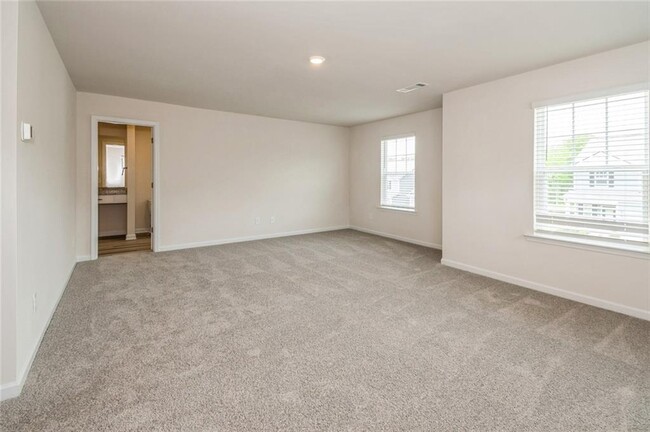 Building Photo - 605 Mackenzie Cv