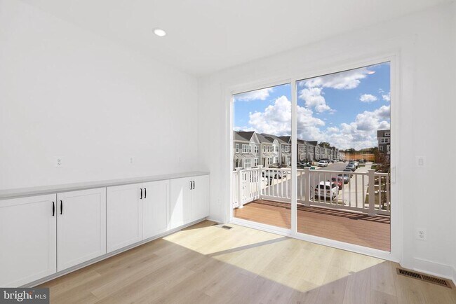 Building Photo - 9117 Crk Btm Ln