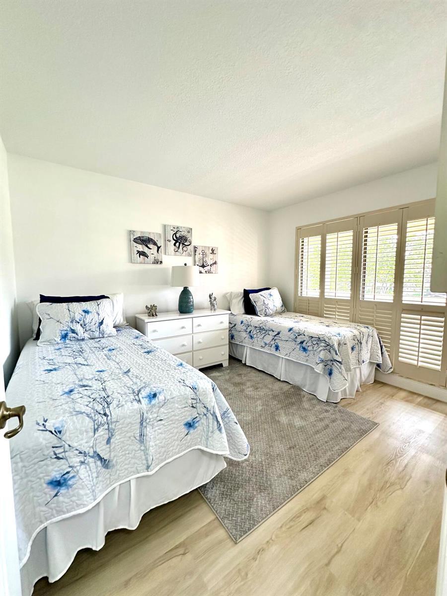 Building Photo - 464 Brackenwood Ln S