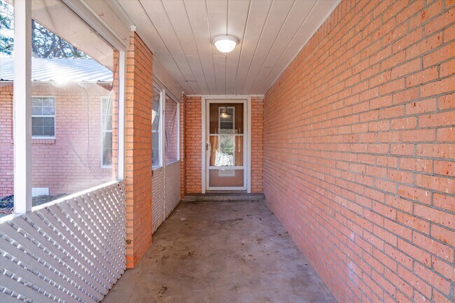 Building Photo - 175 E Elm St