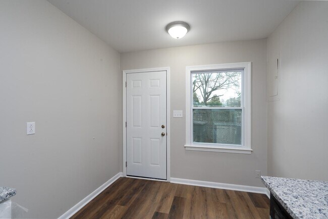 Building Photo - 745 Arbor St NE