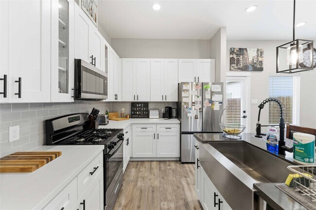 Building Photo - 417 Stonework Garden Ln