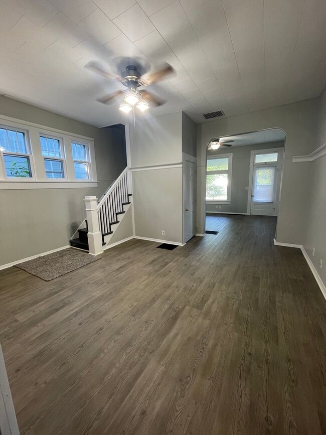 Building Photo - RENT SPECIAL: $300 off second month's rent...