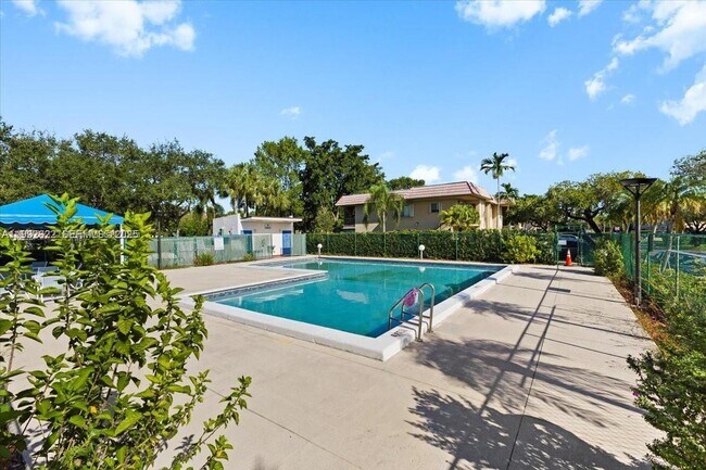 Building Photo - 341 Lakeview Dr